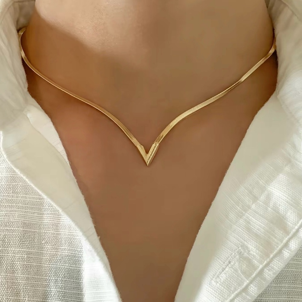 Minimalist Gold V-Point Herringbone Necklace - Women's Jewelry